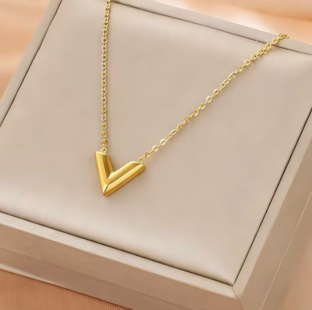 Fashion Letter V-Shaped Stainlee Steel Jewelry Necklace For Women