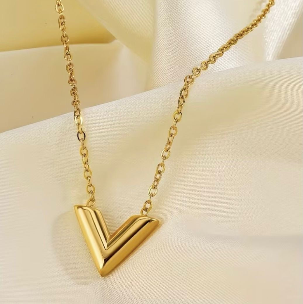 Fashion Letter V-Shaped Stainlee Steel Jewelry Necklace For Women